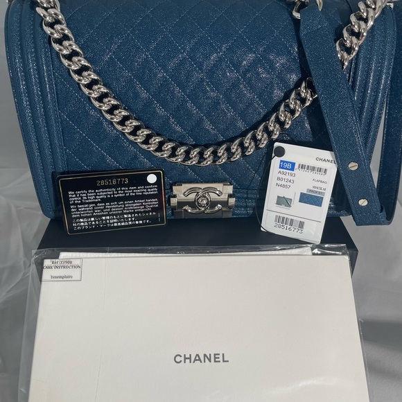 CHANEL 19B Medium Blue Caviar Boy Bag - Picture 4 of 12